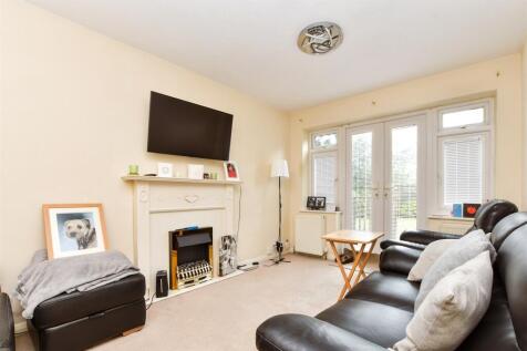 2 bedroom ground floor maisonette for sale