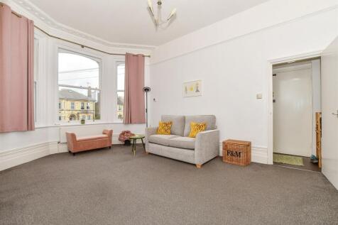 Studio flat for sale