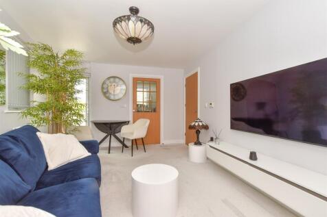 2 bedroom ground floor flat for sale