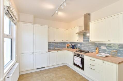 3 bedroom maisonette for sale