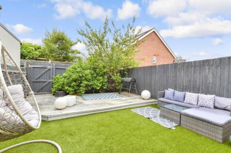 Brooks Place, Rochester ME2 3 bed terraced house for sale