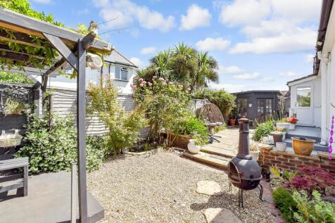 4 bedroom link detached house for sale