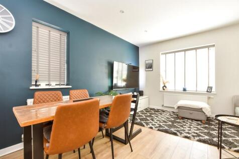 2 bedroom ground floor flat for sale