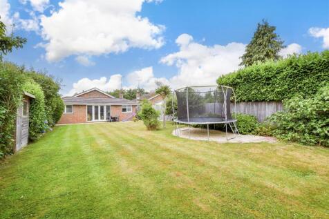 4 bedroom detached bungalow for sale