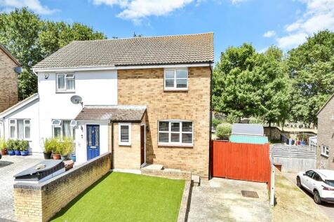 North Bank Close, Rochester ME2 3 bed semi