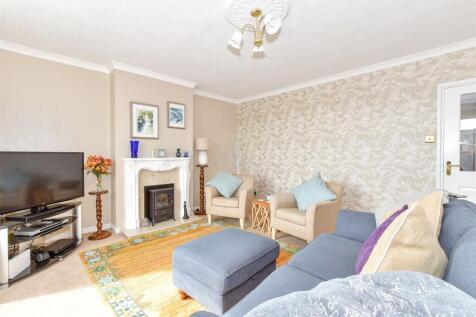 3 bedroom maisonette for sale