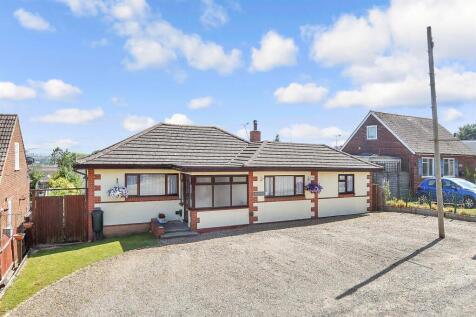 4 bedroom detached bungalow for sale