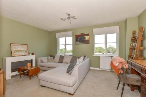 3 bedroom town house for sale