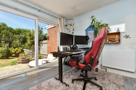 5 bedroom semi-detached house for sale