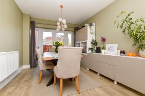 3 bedroom end of terrace house for sale
