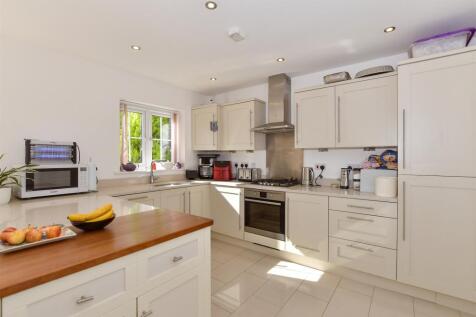 4 bedroom end of terrace house for sale
