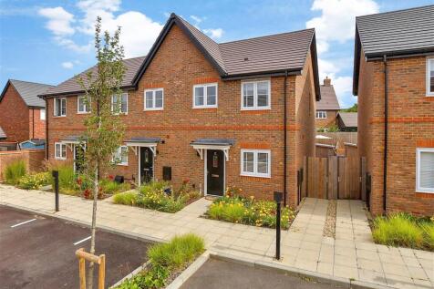 Buttercup Road, Horsham RH12 2 bed end of terrace house for sale