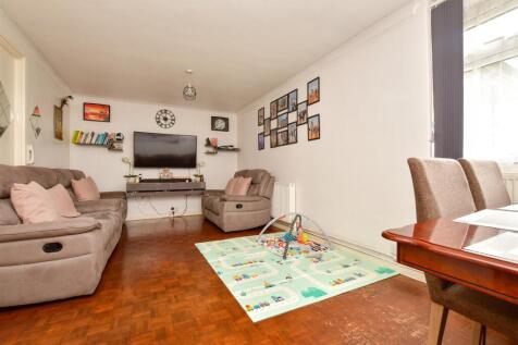 2 bedroom ground floor flat for sale