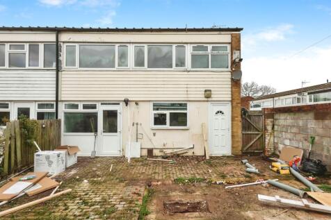 4 bedroom end of terrace house for sale