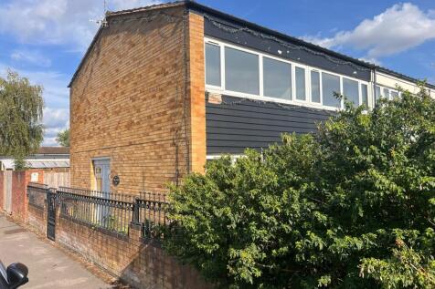 4 bedroom end of terrace house for sale