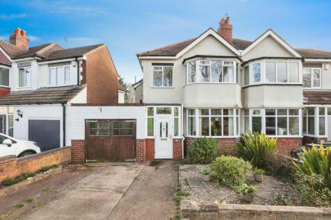 3 bedroom semi-detached house for sale