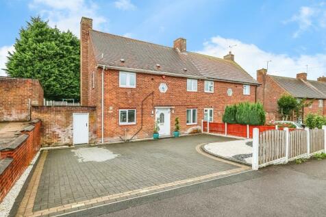 4 bedroom semi-detached house for sale