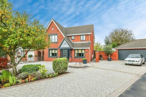 4 bedroom detached house for sale