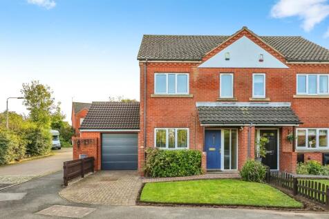 2 bedroom semi-detached house for sale
