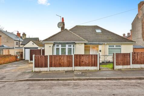 4 bedroom detached bungalow for sale