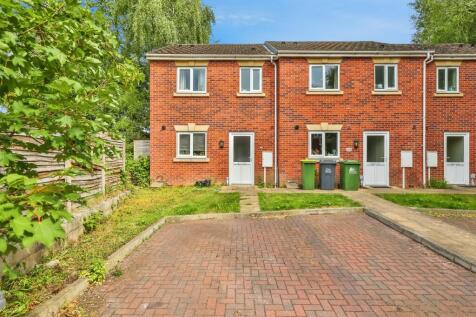 3 bedroom town house for sale