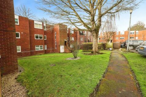 1 bedroom ground floor flat for sale