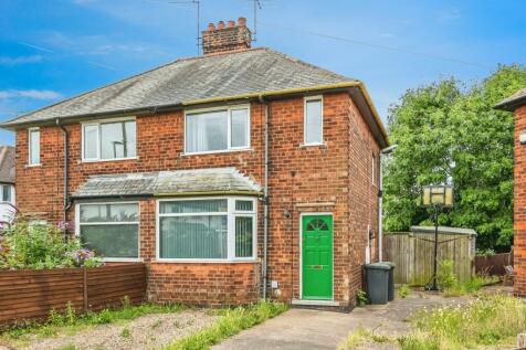 2 bedroom semi-detached house for sale