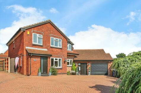 5 bedroom detached house for sale