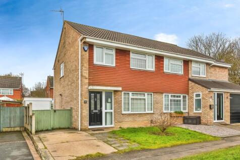 3 bedroom semi-detached house for sale
