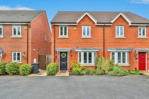3 bedroom semi-detached house for sale