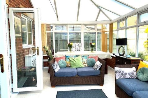 Farthing Drive, Kingswood, Hull, HU7 3LD 3 bed detached house for sale