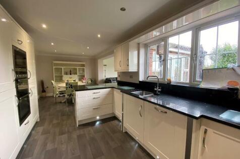 Apple Leaf Lane, Barton, DN18 5GP 6 bed detached house for sale