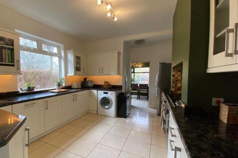4 bedroom semi-detached house for sale