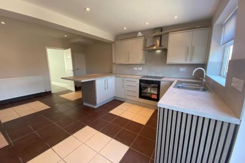 Atholl Avenue, Hessle, HU13 9BZ 2 bed terraced house for sale