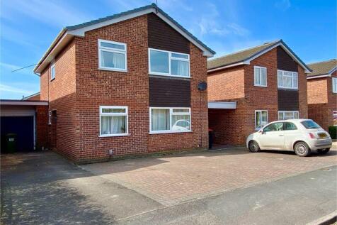 5 bedroom link detached house for sale