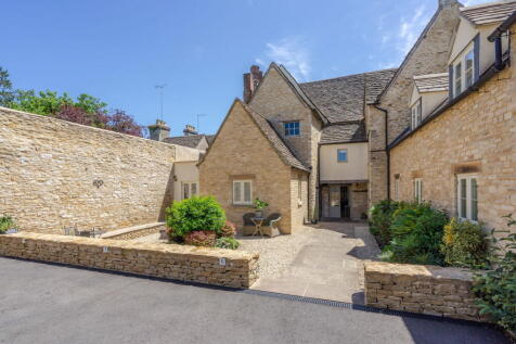 The Chipping, Tetbury 2 bed penthouse for sale