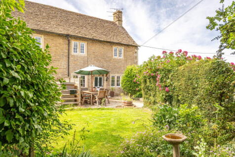 Newlands Green, Kington Langley 3 bed end of terrace house for sale