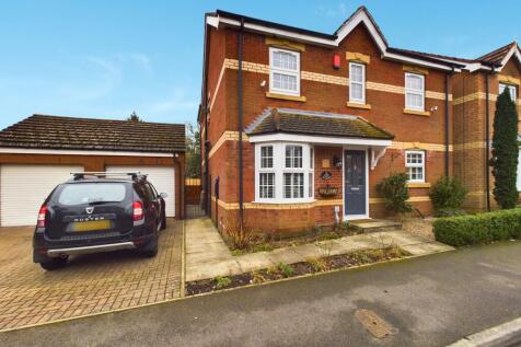 4 bedroom detached house for sale