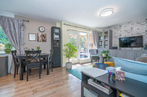 Borrowdale Close, London, N2 2 bed apartment for sale