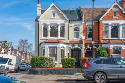 5 bedroom end of terrace house for sale