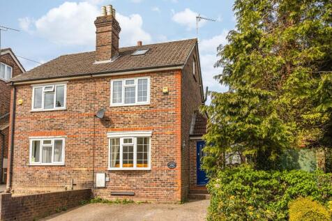 Maypole Road, East Grinstead RH19 3 bed semi