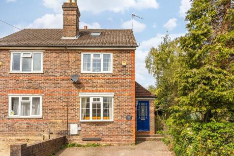Maypole Road, East Grinstead RH19 4 bed semi