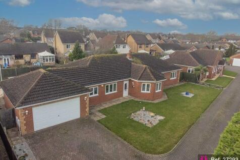 4 bedroom detached bungalow for sale