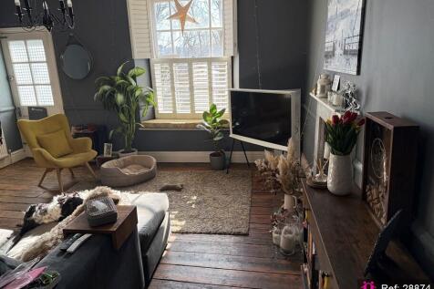 2 bedroom ground floor maisonette for sale