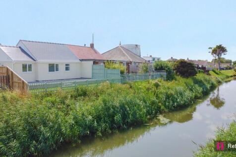 2 bedroom semi-detached bungalow for sale