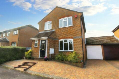 3 bedroom link detached house for sale