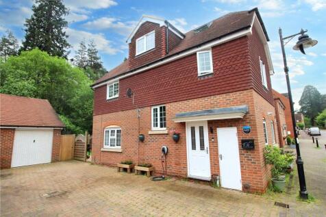 4 bedroom semi-detached house for sale