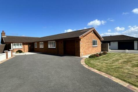 4 bedroom detached bungalow for sale