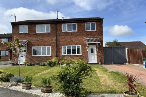 Bryn Cadno, Upper Colwyn Bay 3 bed semi
