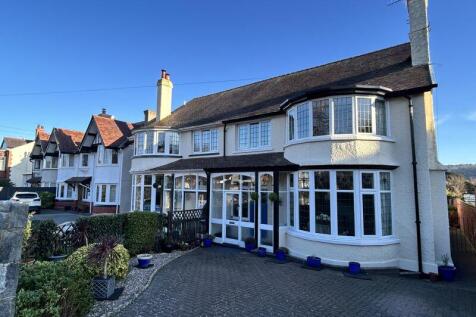 5 bedroom semi-detached house for sale